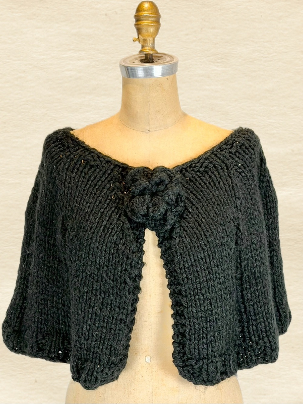 Black rosette flower shoulder‎ cape shrug poncho chunky knit sweater floral rose